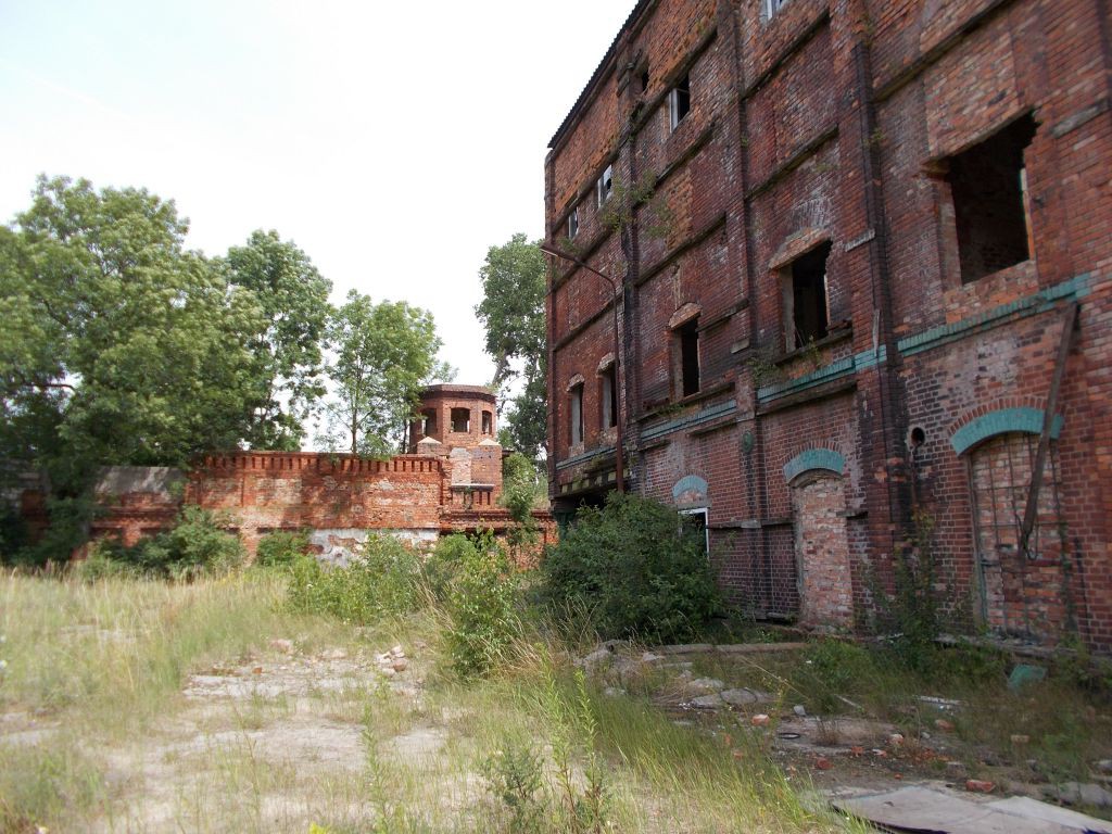 stara fabryka w Ciechowie