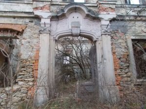 Zrujnowany pałac - Maniów Mały