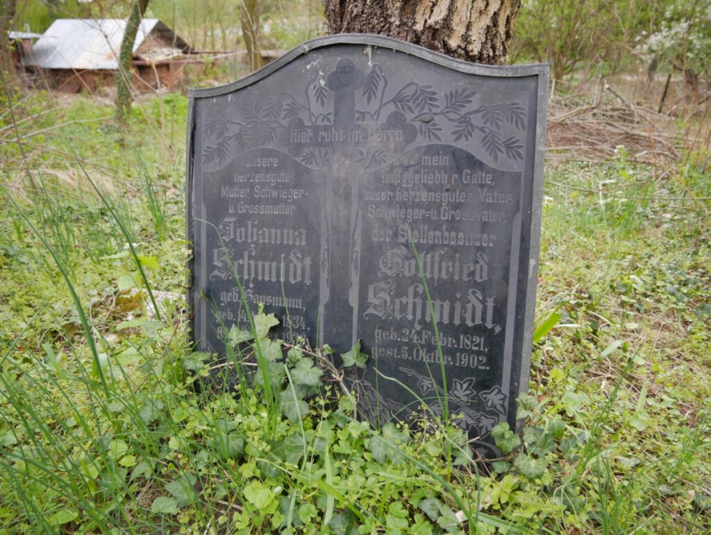 Stary cmentarz w Chwałowie 