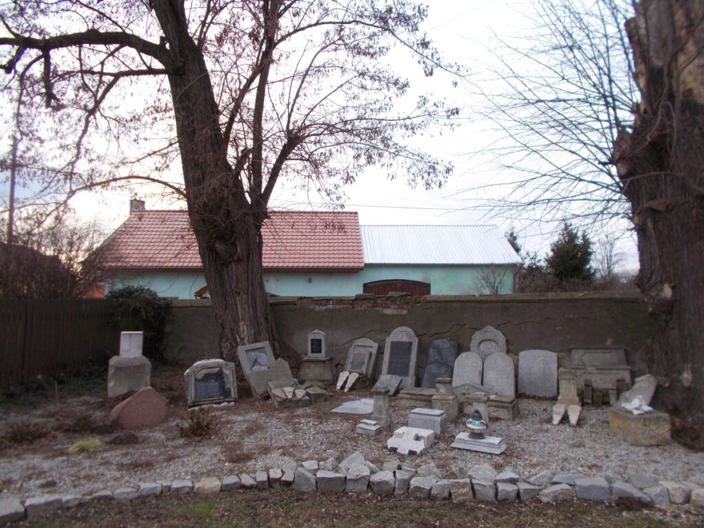 Cmentarz w Świątnikach 