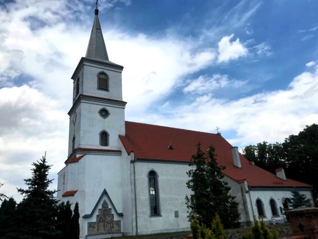Kościół Michała Archanioła. Piersno