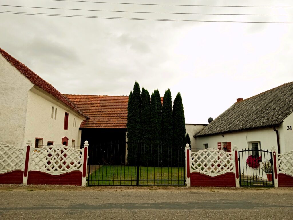 Jedno z gospodarstw na terenie Postolic.