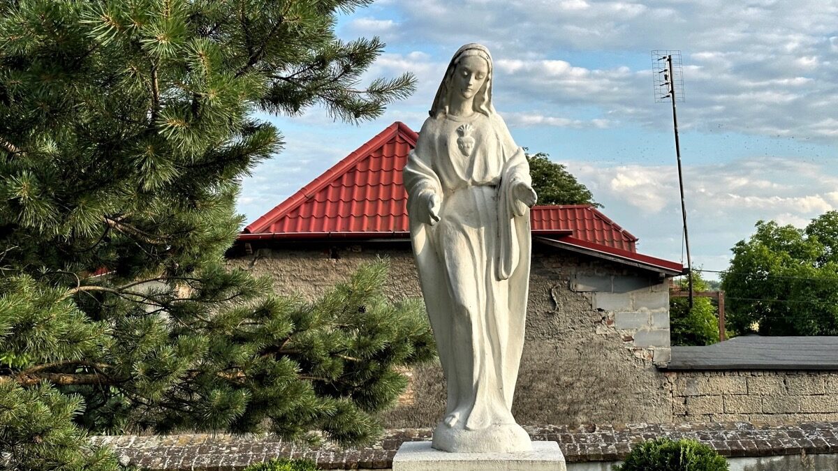 Madonna z Kryniczna. Posąg Matki Boskiej