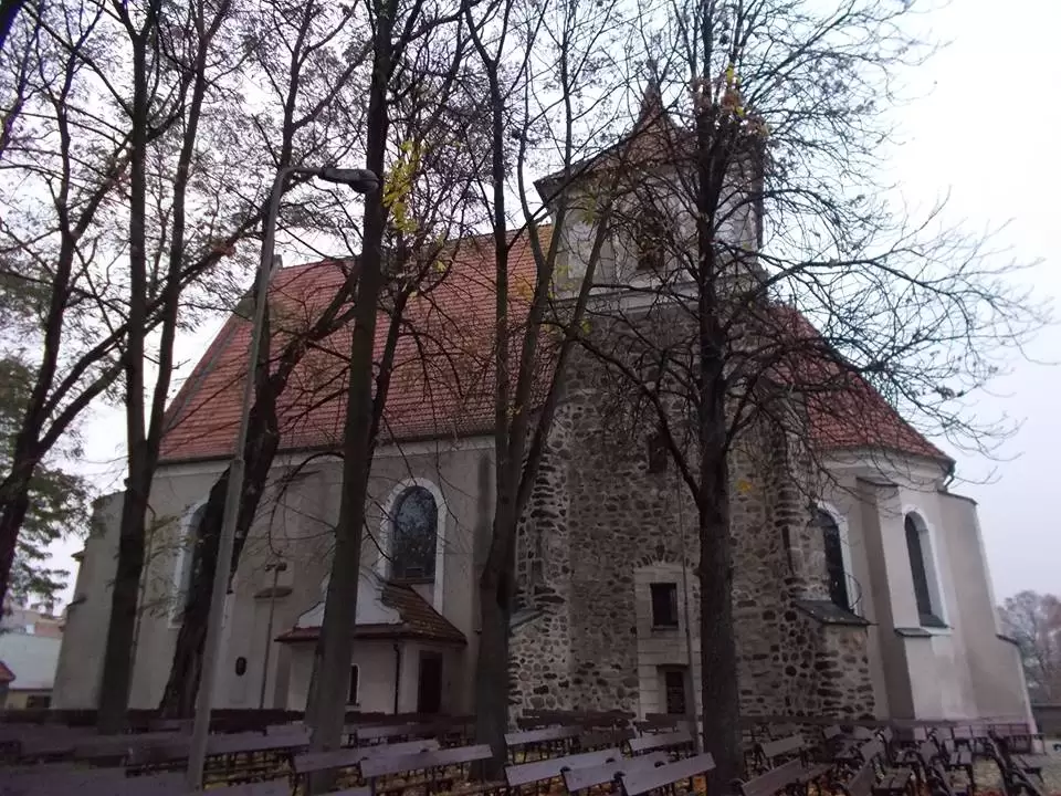 kościół św, Jadwigi Zabytkowa Leśnica 