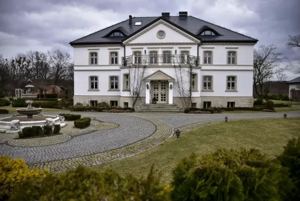 Pałac w Lenartowicach