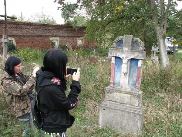 Stary cmentarz w Moczydlnicy Klasztornej