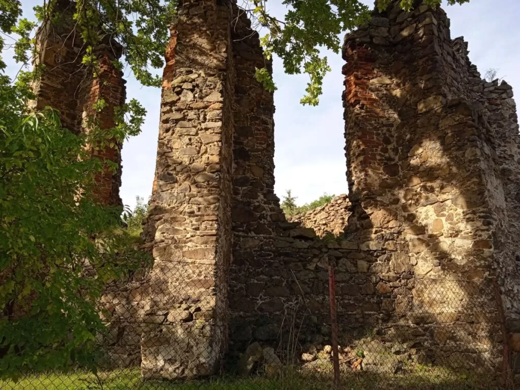 Ruiny kościoła św. Anny w Świebodzicach 