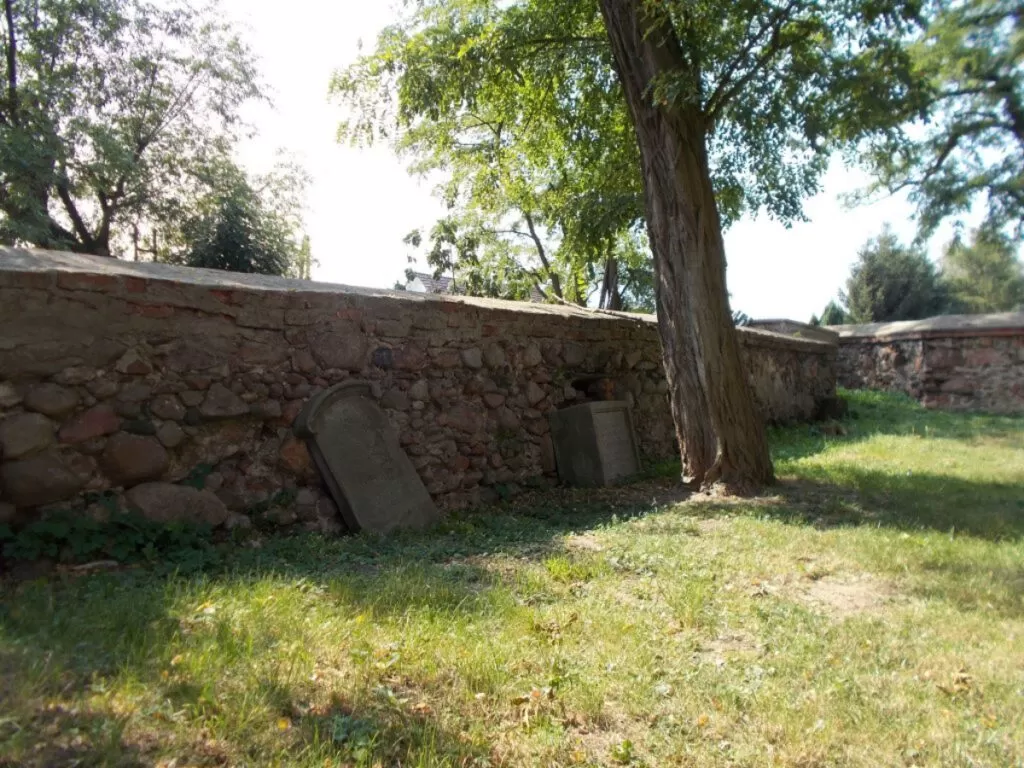 Cmentarz obronny w Źródłach 