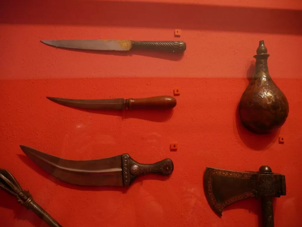Ekspozycja z militariami w Muzeum Regionalnym w Jaworze 