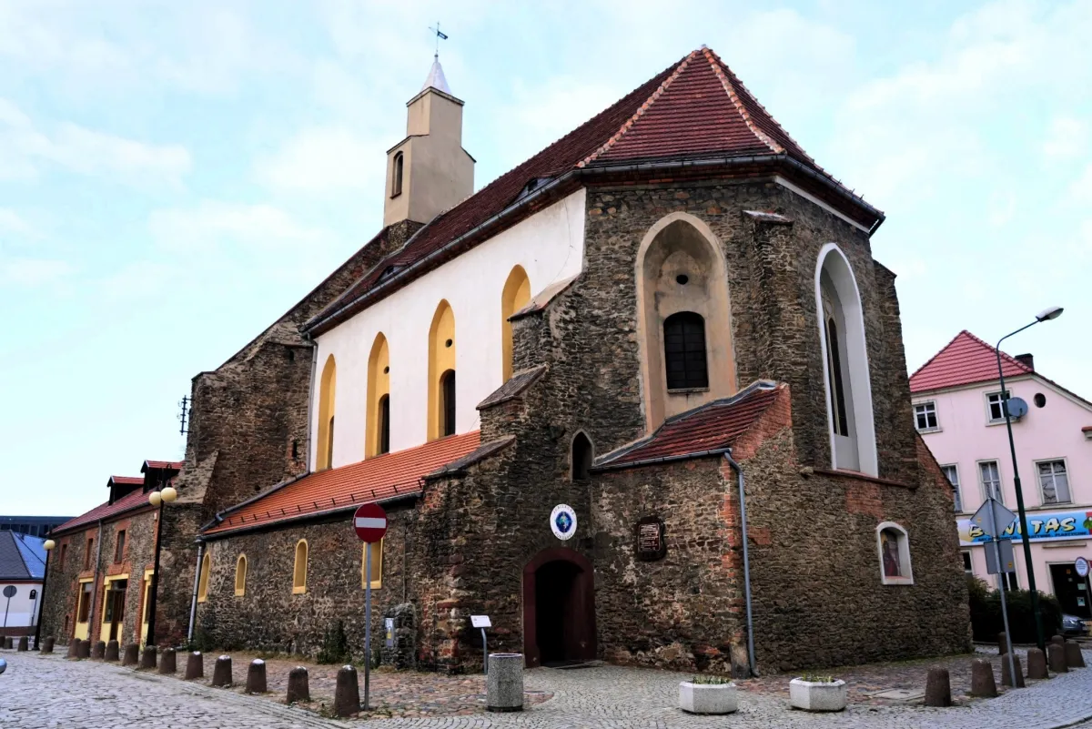 Kościół Niepokalanego poczęcia Najświętszej Marii Panny w Dzierżoniowie. 