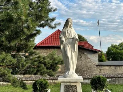 Madonna z Kryniczna. Posąg Matki Boskiej